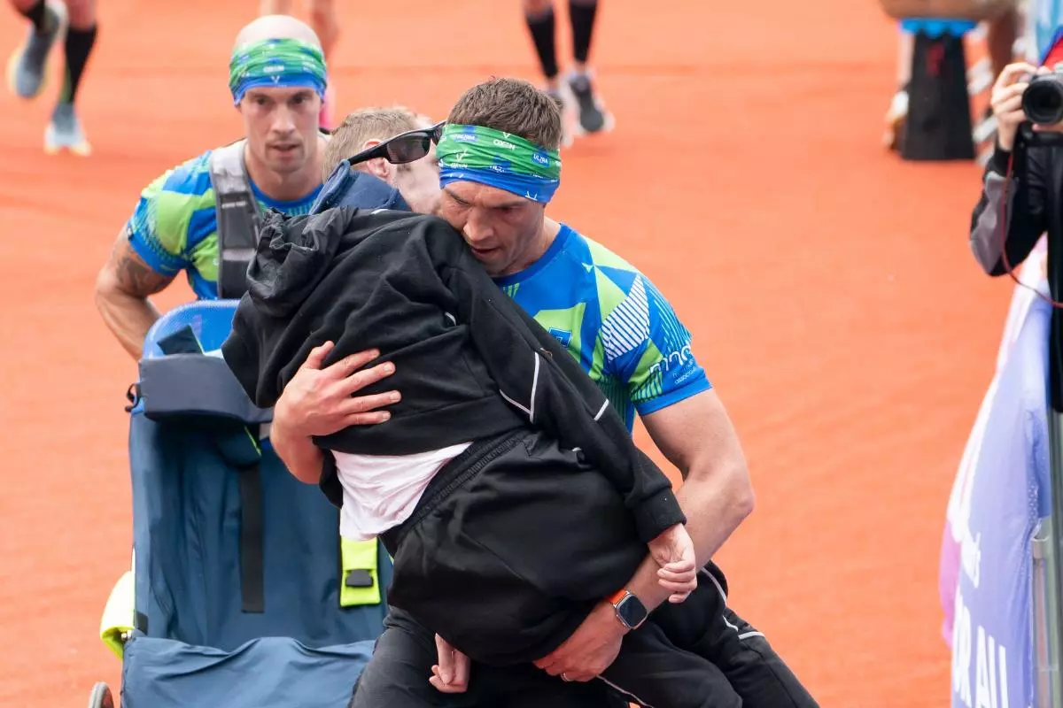 Kevin Sinfield Carries Rob Burrow Over Finish Line In Leeds Marathon