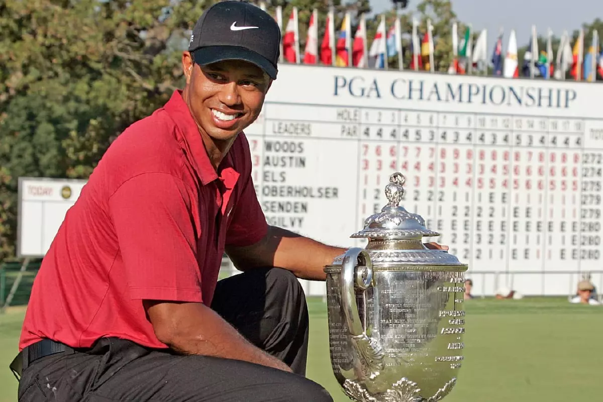 Tiger Woods' Sunday Red fetches $139k at auction