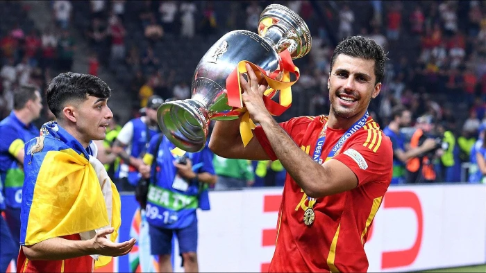 Rodri of Spain celebrates with Euro 2024 trophy