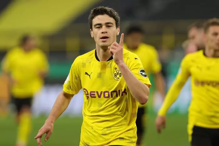 Giovanni Reyna of Borussia Dortmund U19 controls the ball during