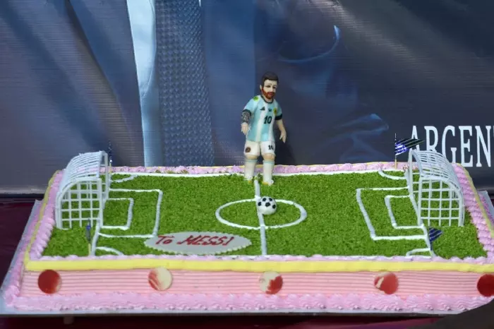 Leo Messi Paris Edible Cake Toppers Round – Ediblecakeimage