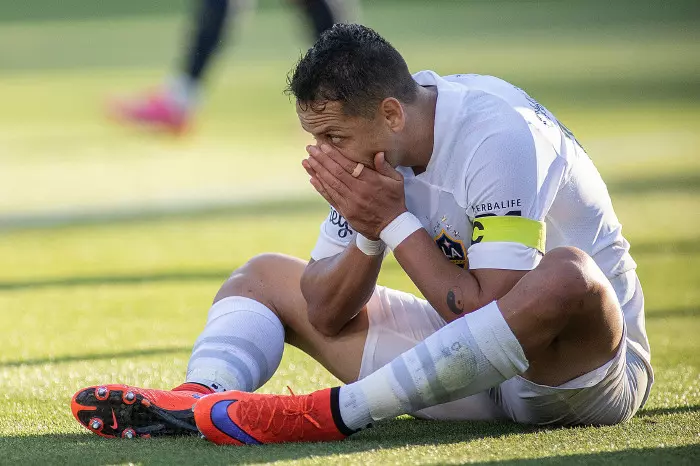 Chicharito undergoes season-ending surgery on his right knee