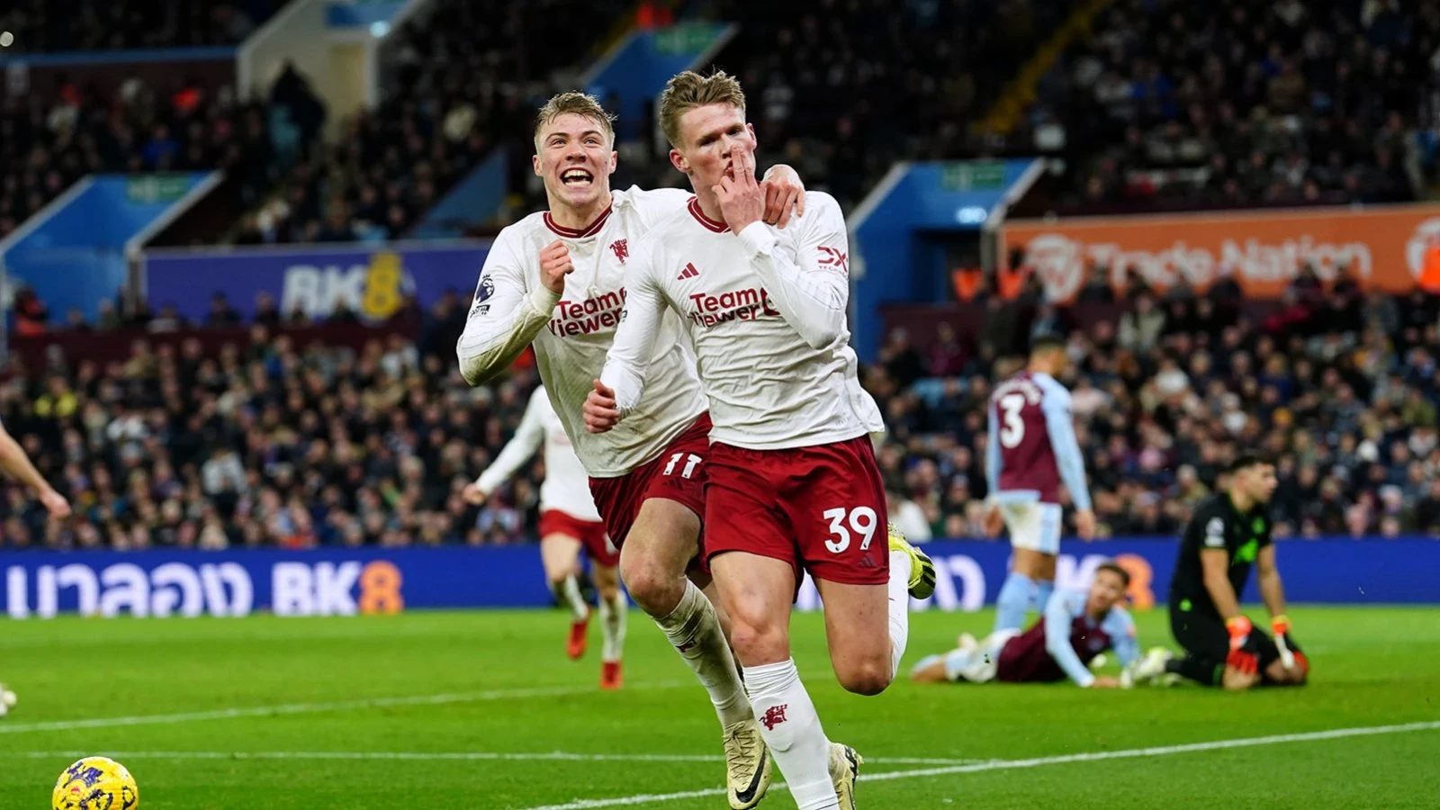 Scott McTominay heads late winner for Man Utd at Aston Villa