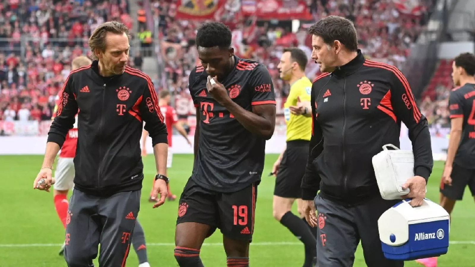 Canada's Alphonso Davies suffers muscle tear 2 weeks before World