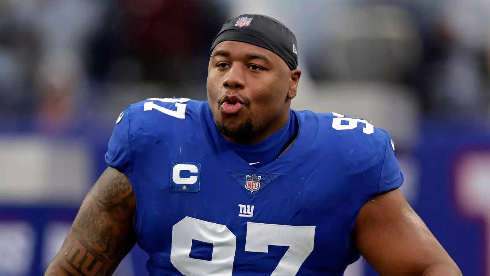 Giants give QB Jones 4-year, $160M deal, tag Barkley