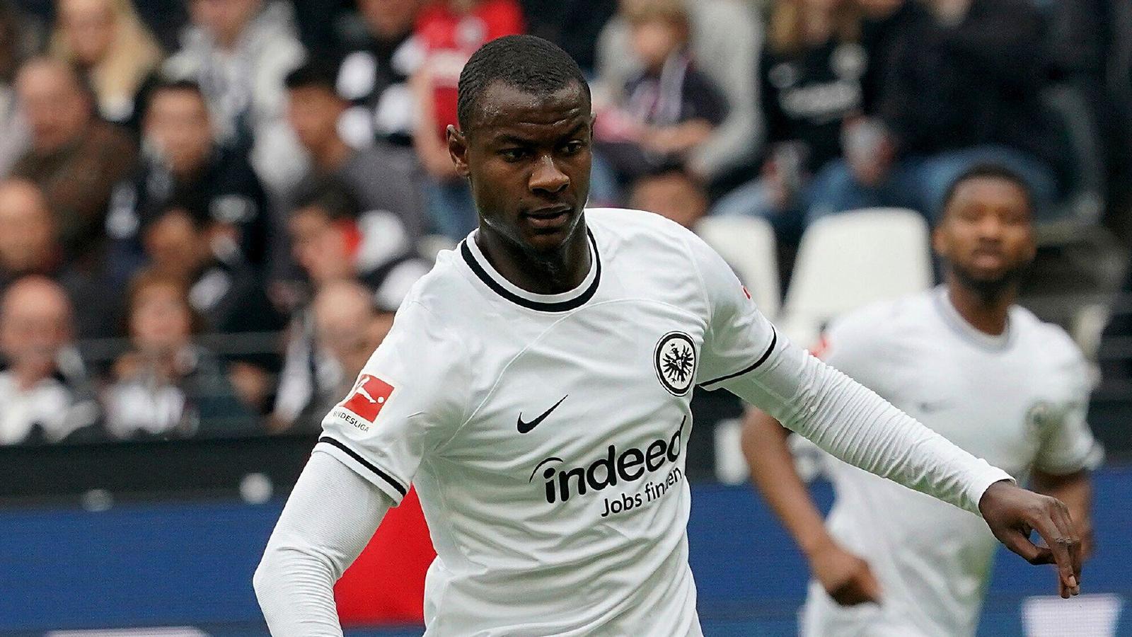 Evan Ndicka not opposed to the idea of staying at Eintracht Frankfurt ...