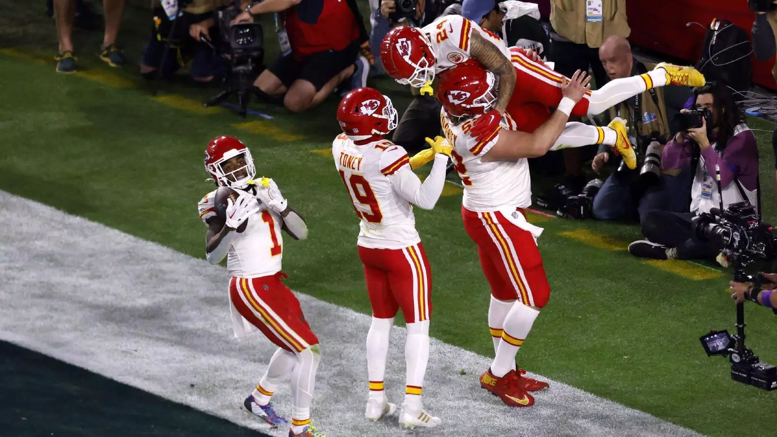 Super Bowl 2023 final score, results: Patrick Mahomes wins second title as  Chiefs overcome 10-point deficit vs. Eagles