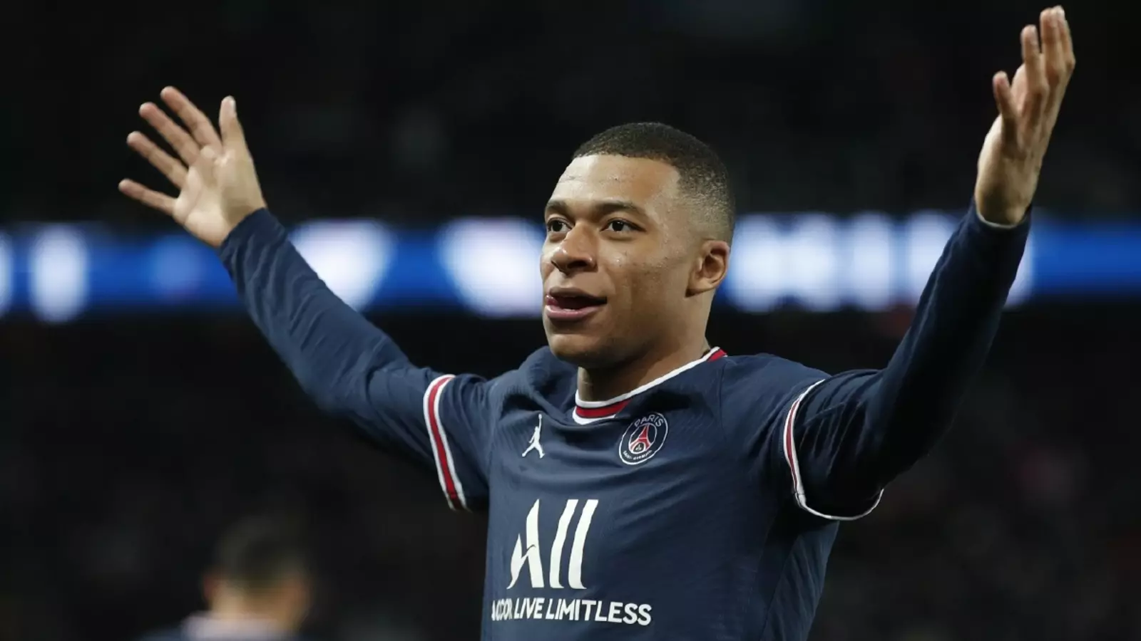 Mbappe returns to training with PSG after constructive talks with the club