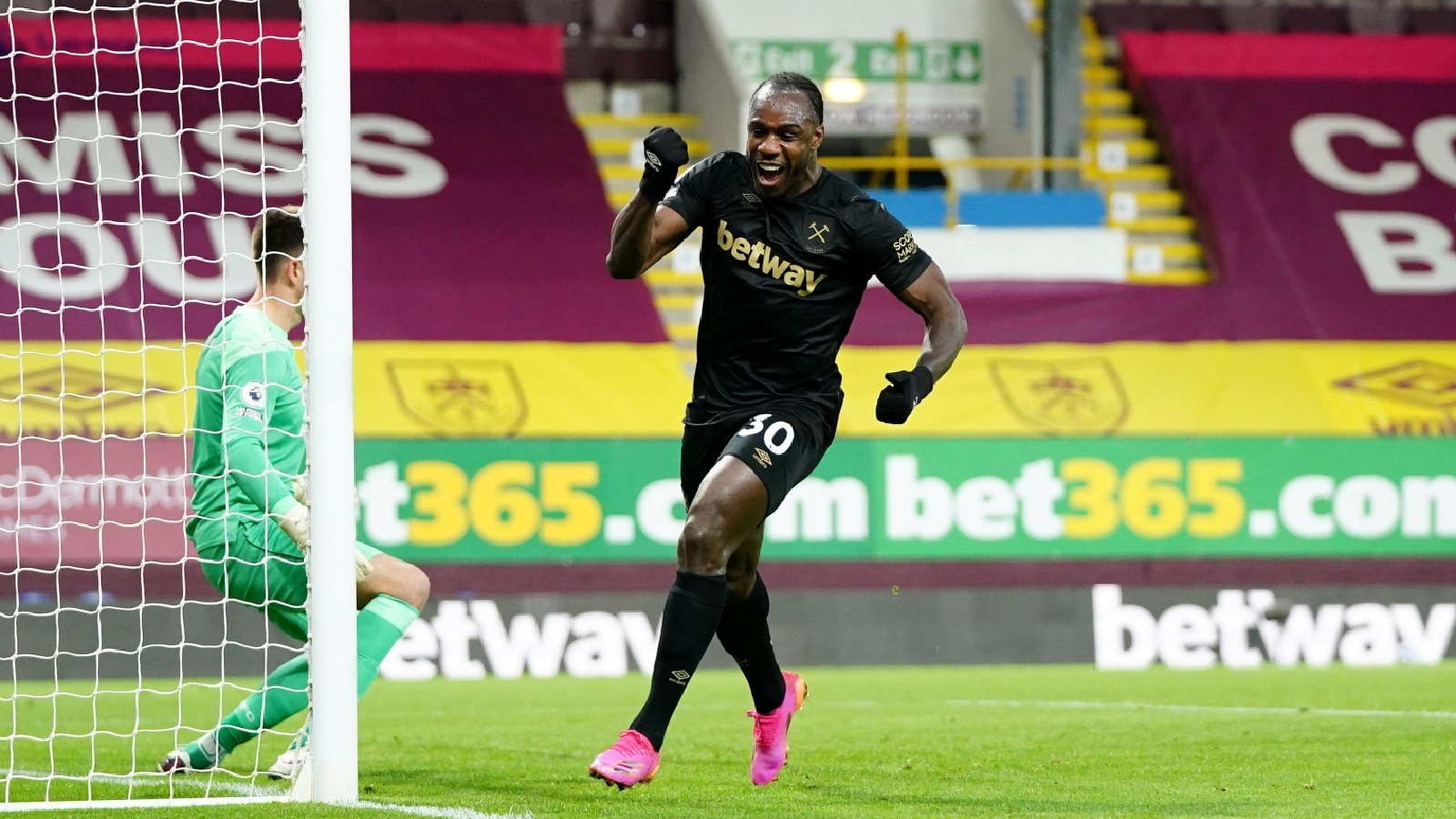 David Moyes Says Michail Antonio Will Be Staying At West Ham | PlanetSport