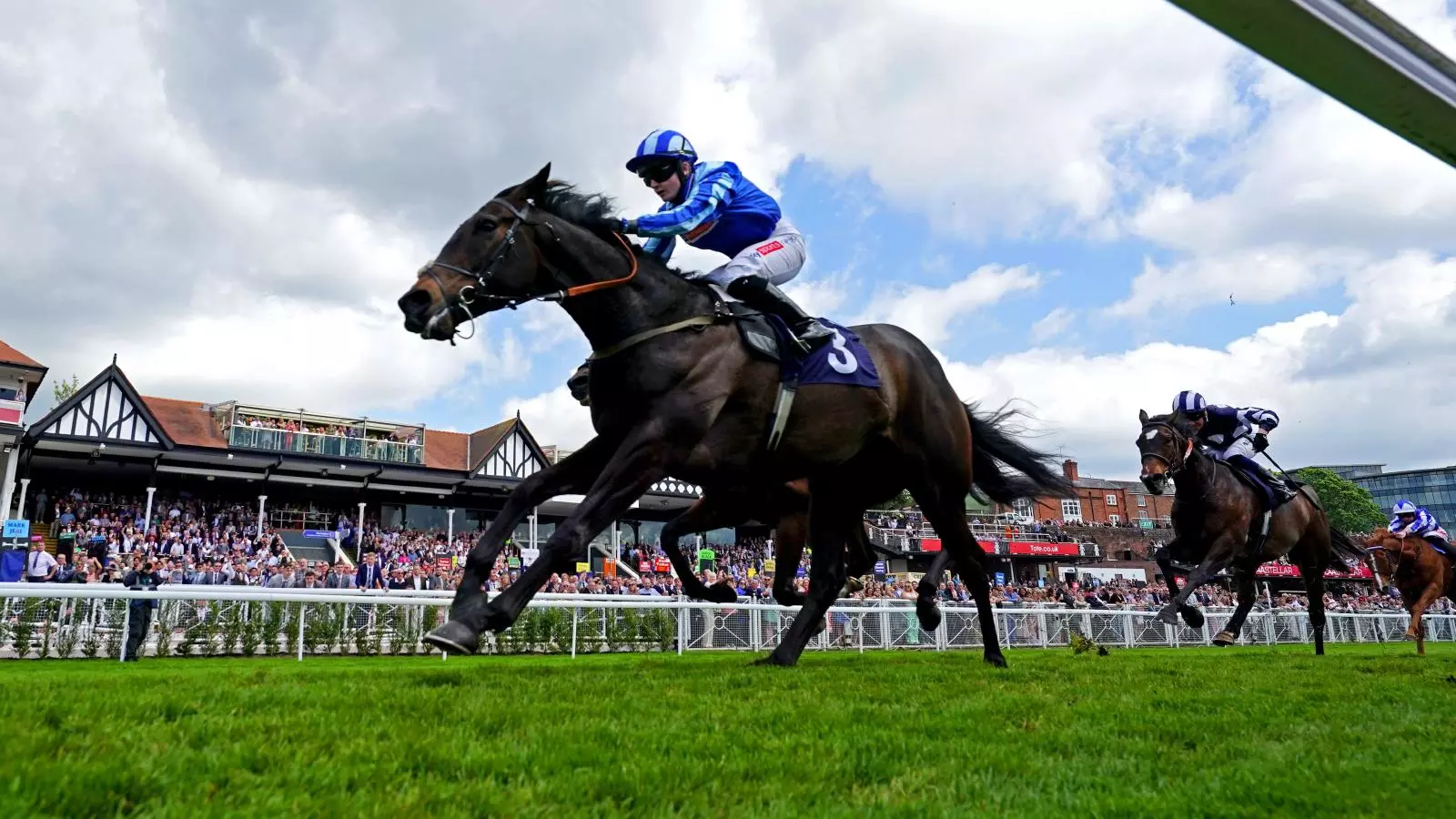 John Smith’s Cup Pride Of America crowned York king for jubilant Amy