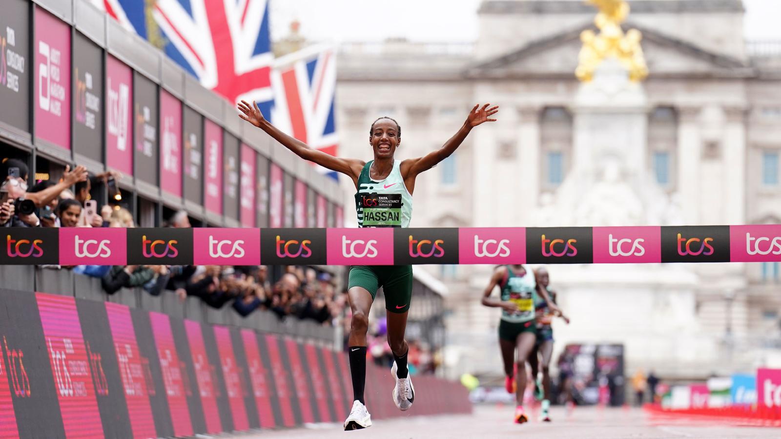 Sifan Hassan wins debut London Marathon as Kelvin Kiptum posts the ...