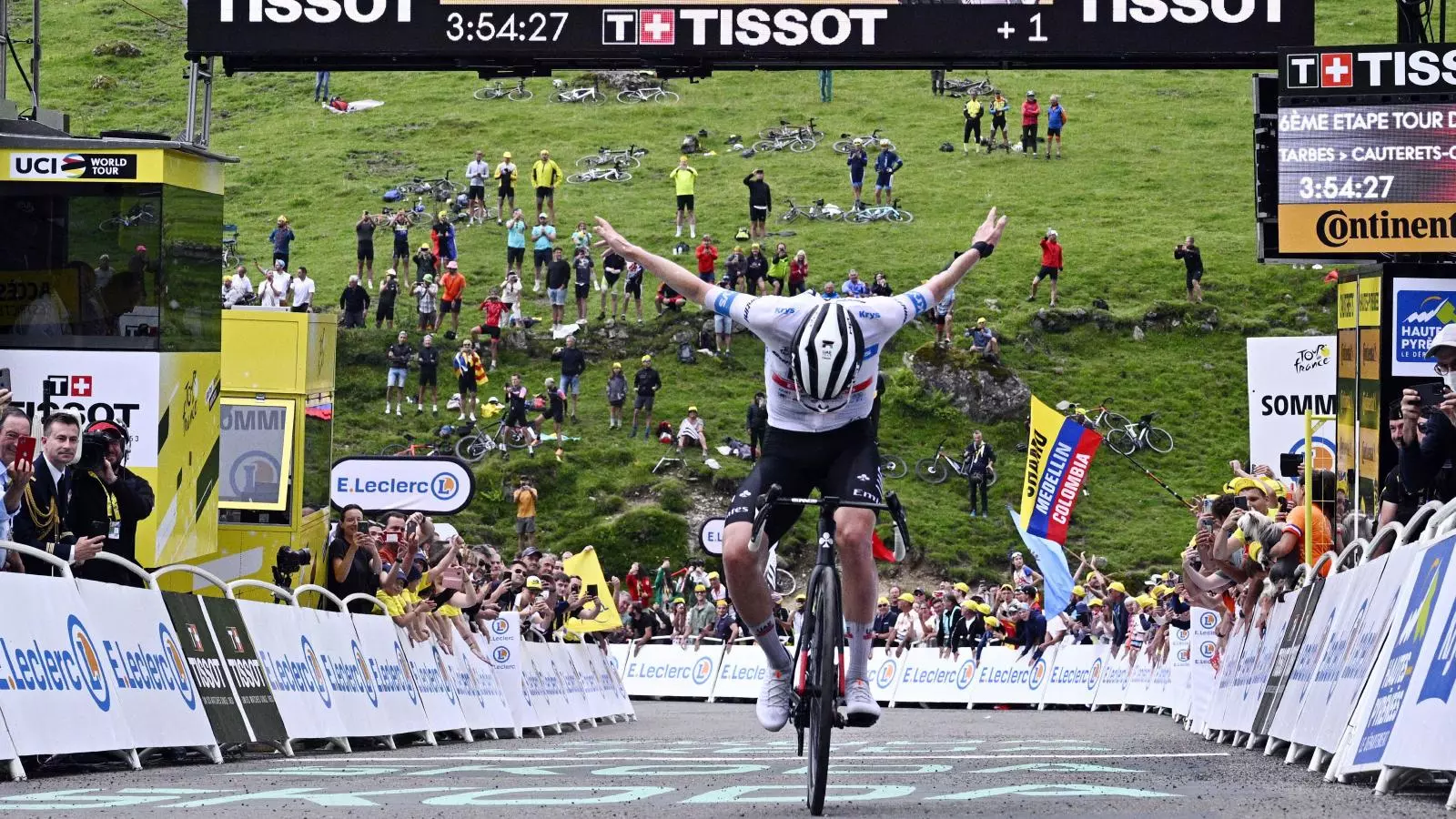 Jonas Vingegaard takes yellow jersey as Tadej Pogacar feels Tour de France  pressure